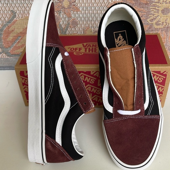 Vans Men’s Old Skool
Color Block Black/Brown
VN0007NTYS8
Sneakers - Picture 15 of 16